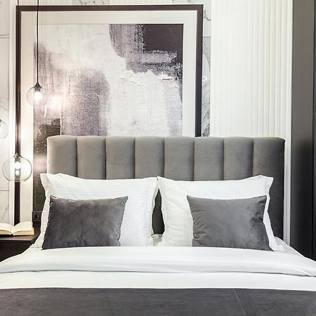 Lovely Apartment On Drahomanova Street Leopoli Esterno foto