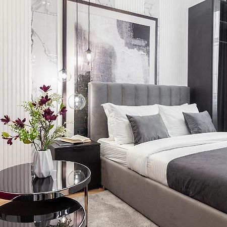 Lovely Apartment On Drahomanova Street Leopoli Esterno foto