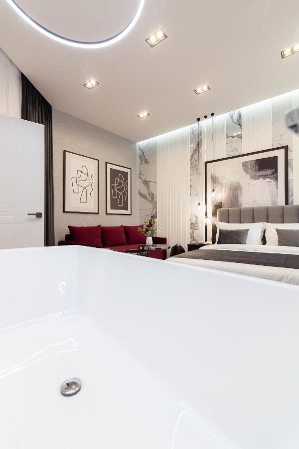 Lovely Apartment On Drahomanova Street Leopoli Esterno foto