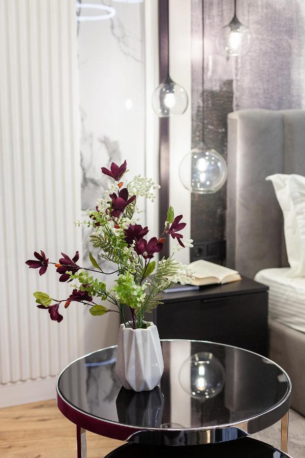 Lovely Apartment On Drahomanova Street Leopoli Esterno foto