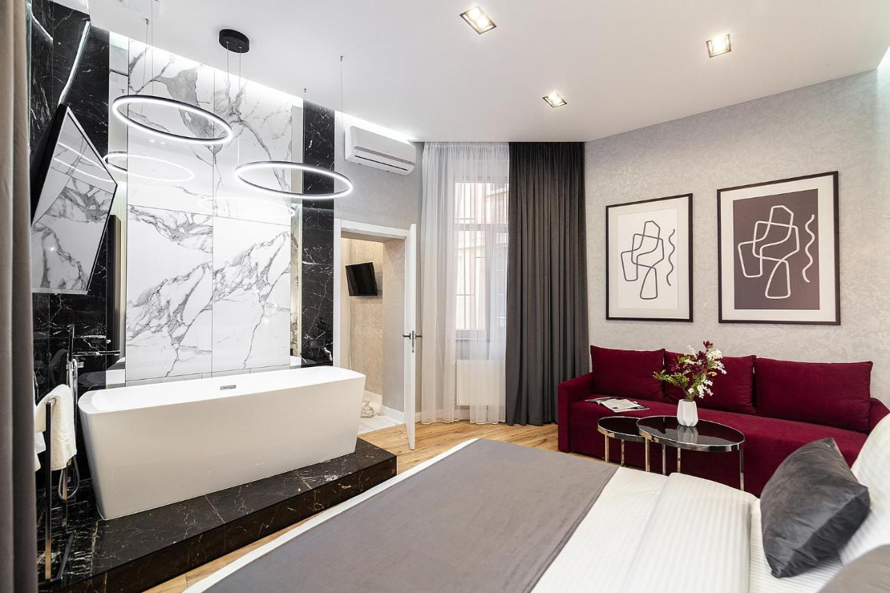 Lovely Apartment On Drahomanova Street Leopoli Esterno foto