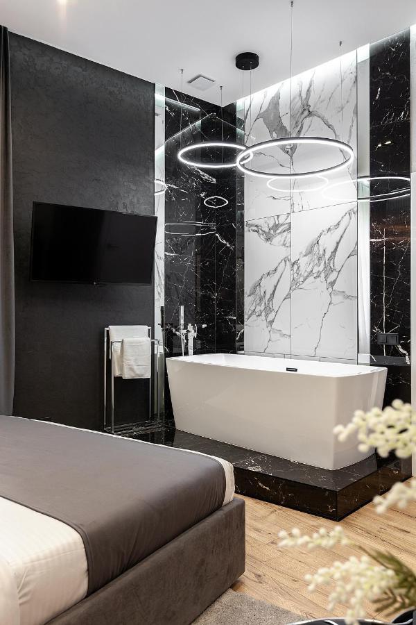 Lovely Apartment On Drahomanova Street Leopoli Esterno foto
