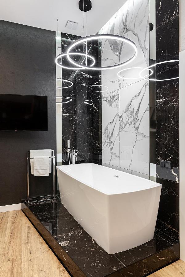 Lovely Apartment On Drahomanova Street Leopoli Esterno foto