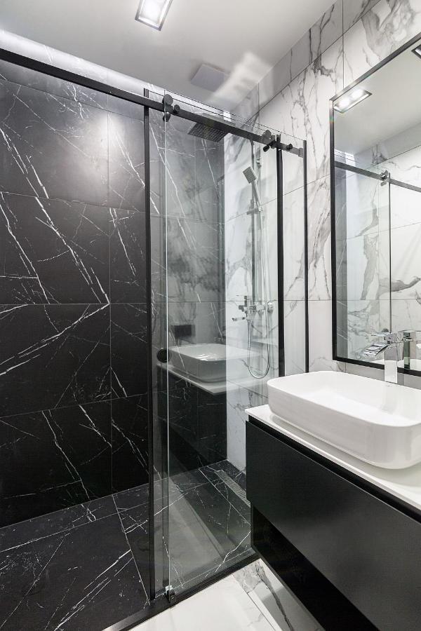 Lovely Apartment On Drahomanova Street Leopoli Esterno foto