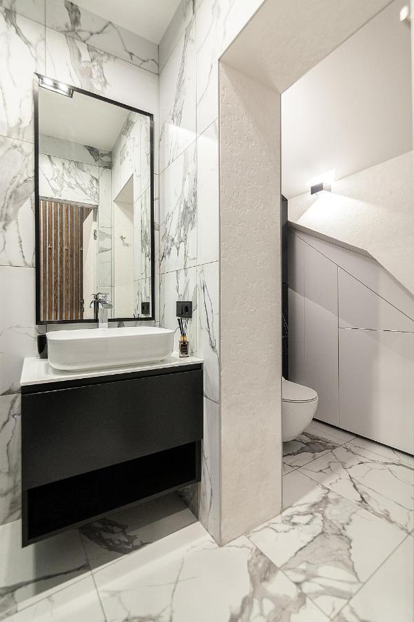 Lovely Apartment On Drahomanova Street Leopoli Esterno foto
